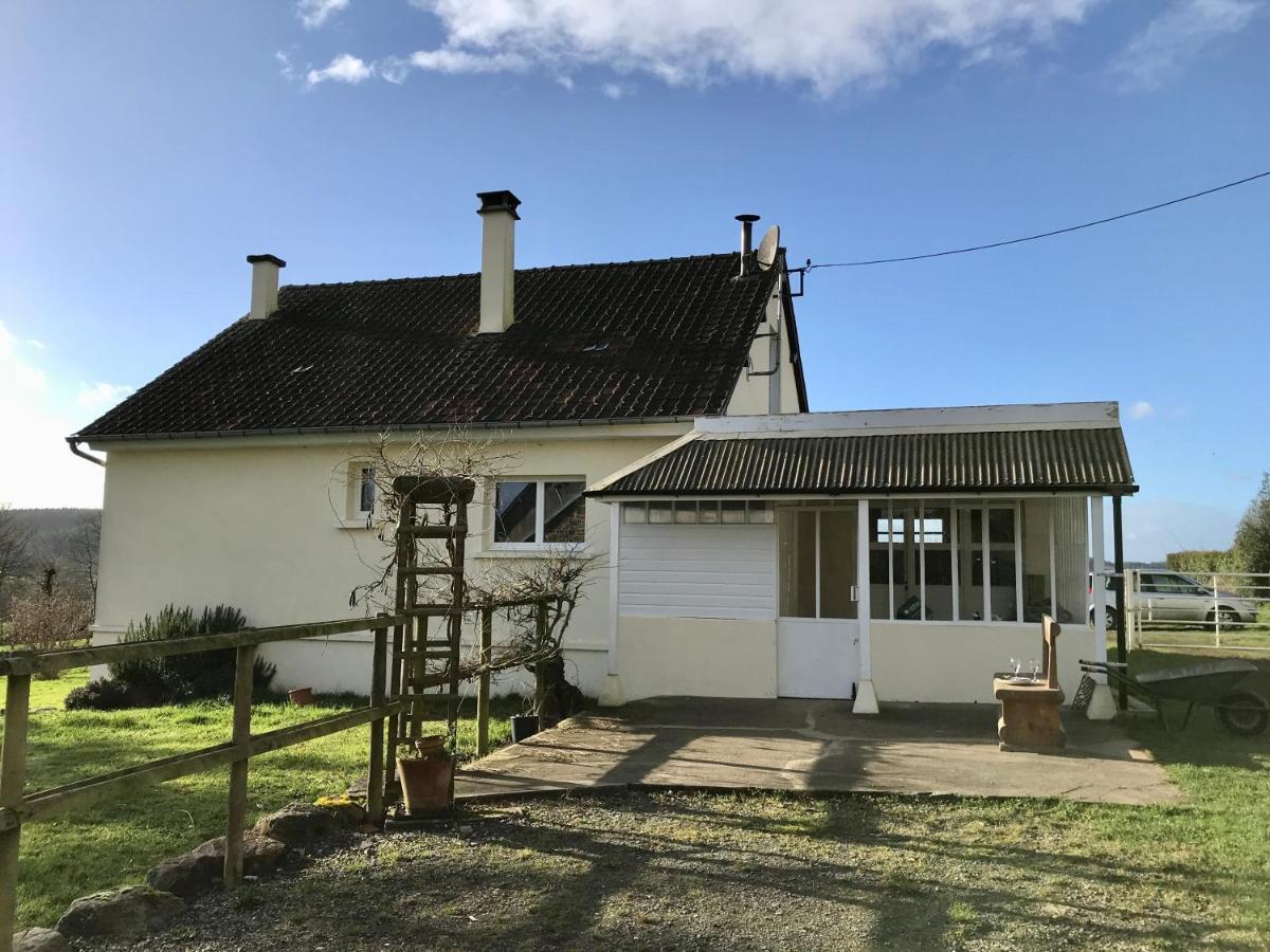 Gite Cottage Chaleureux En Pleine Campagne Vue Sur Les Monts Et Forets Et Le Chateau De Carrouges Exterior foto